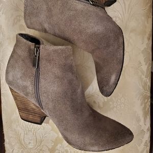 Booties Kenneth Cole size 7.